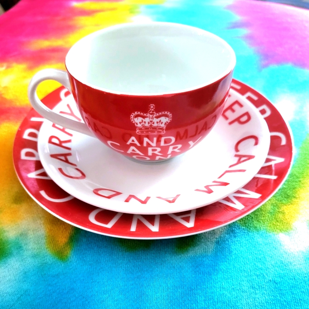 "Keep Calm And Carry On" Dish Set
